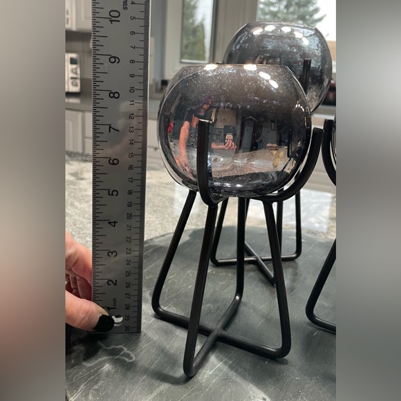 Other - 💚💚 Handblown bubble glass candle holder, blackmetal base, 1 flameless candle.